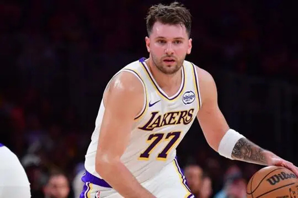 湖人主帅雷迪克透露东契奇回归时间表 周日战<a href=/basketball/76ers/ target=_blank class=infotextkey>76人</a>成潜在复出战