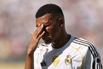 <a href=/star/football/119.html target=_blank class=infotextkey>梅西</a>已揽4金球+3<a href=/football/ouguan/ target=_blank class=infotextkey>欧冠</a>，C罗1金球+1欧冠，同龄姆巴佩仍0金球0欧冠