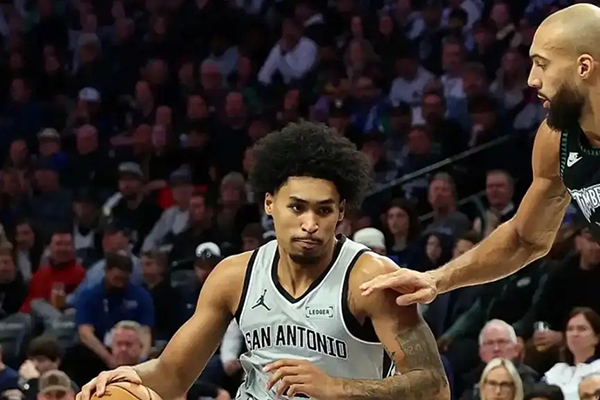 无亚马马刺遇<a href=/basketball/timberwolves/ target=_blank class=infotextkey>森林狼</a>：后卫拼劲难敌双塔觉醒