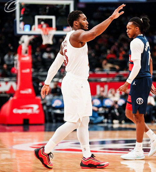 末节狂轰45分逆转!米切尔48分封神 骑士13连胜<a href=/basketball/wizards/ target=_blank class=infotextkey>奇才</a>