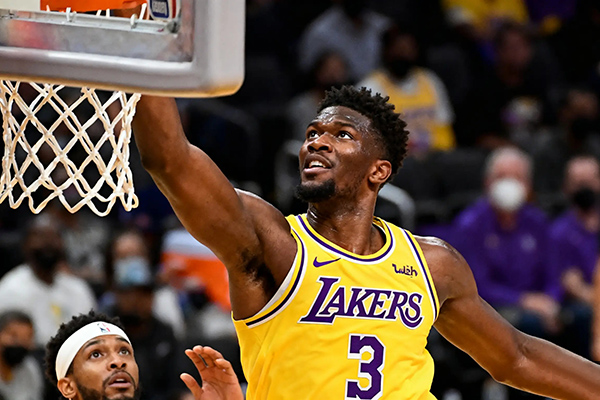 <a href=/basketball/lakers/ target=_blank class=infotextkey>湖人</a>季前赛首胜:艾顿26分钟砍14+8,直言要做防守锚点