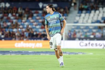 皇马5000万挖到左路铁闸！22岁A费7场全勤，<a href=/football/manlian/ target=_blank class=infotextkey>曼联</a>痛失瑰宝？