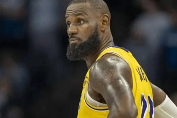 詹姆斯湖人生涯恐迎终点？5260万合同成过渡，<a href=/basketball/mavericks/ target=_blank class=infotextkey>独行侠</a><a href=/basketball/warriors/ target=_blank class=infotextkey>勇士</a>争传