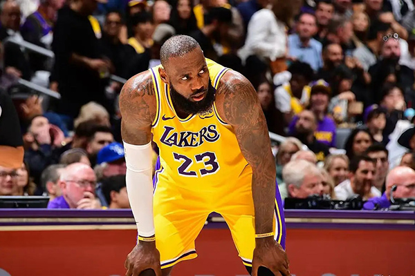 NBA休赛期动态:<a href=/basketball/lakers/ target=_blank class=infotextkey>湖人</a>伤病、勇士签约与<a href=/basketball/76ers/ target=_blank class=infotextkey>76人</a>合同进展